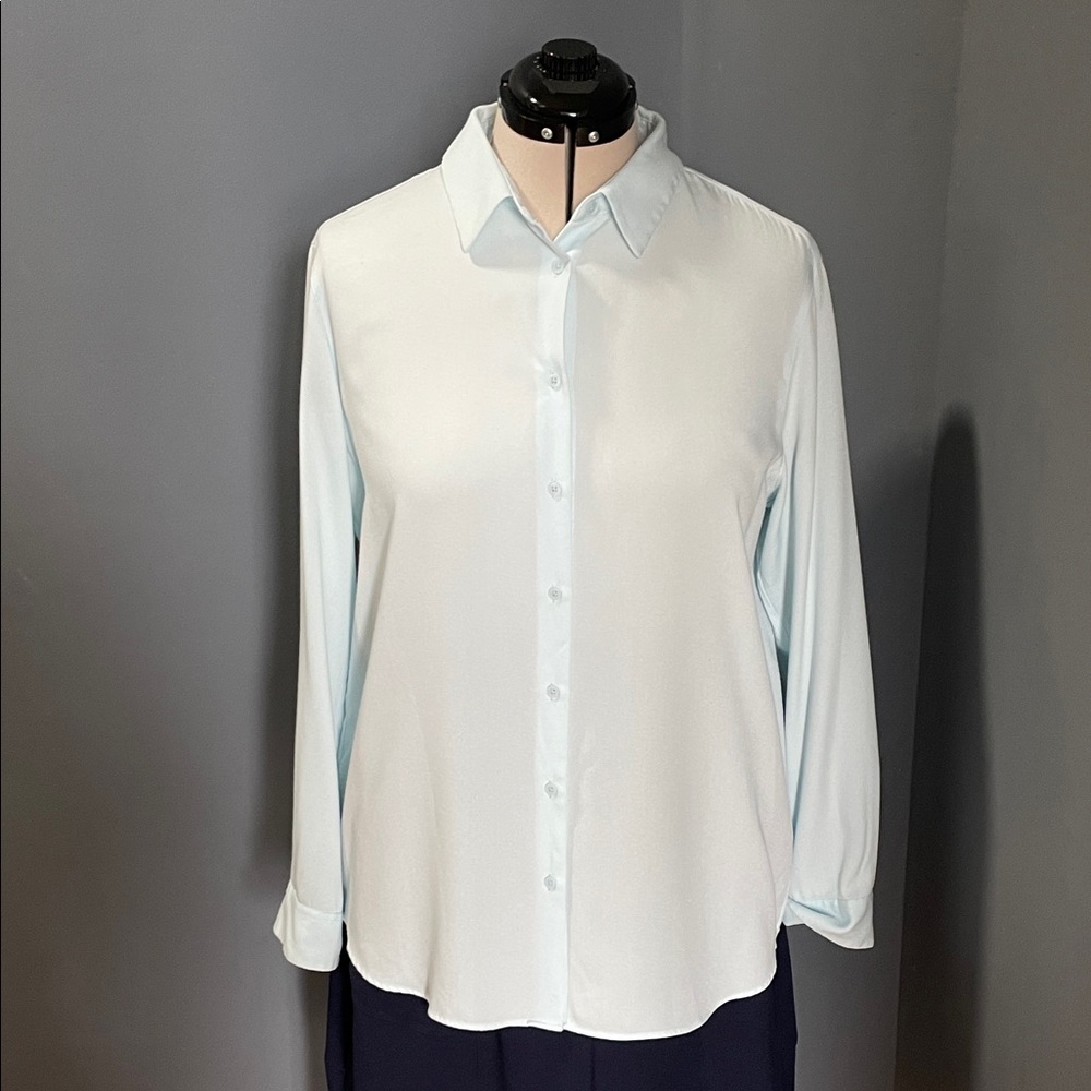 Uniqlo Women's Light Blue Button-Down Shirt Size-XL NWOT